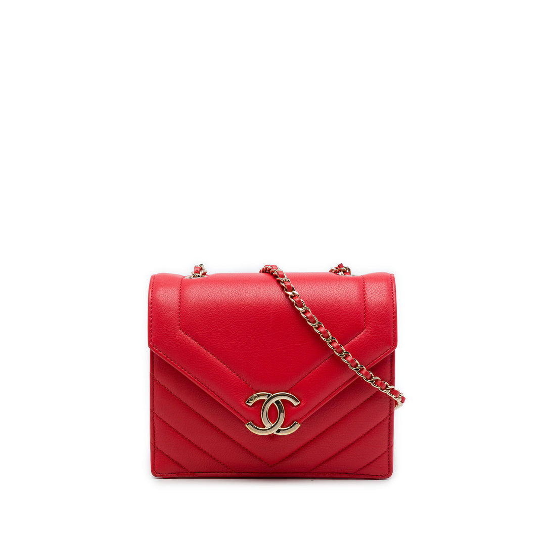 Chanel CC Chevron Enveloppe à rabat Petit Cuir de veau Rouge – vue principale – GABY PARIS