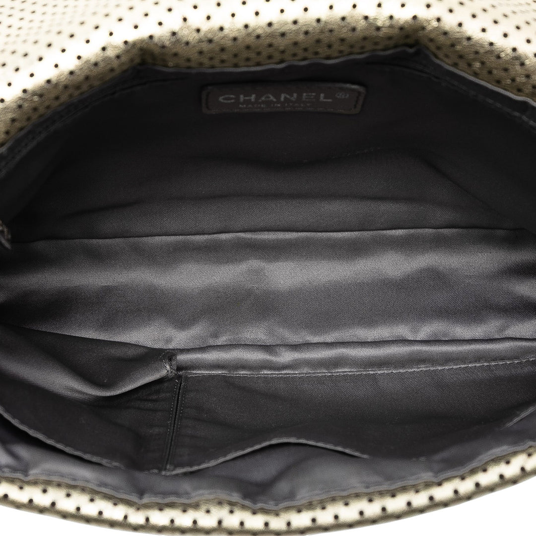 Chanel Medium Reissue perforé Cuir de veau Drill à rabat – GABY PARIS Authentique