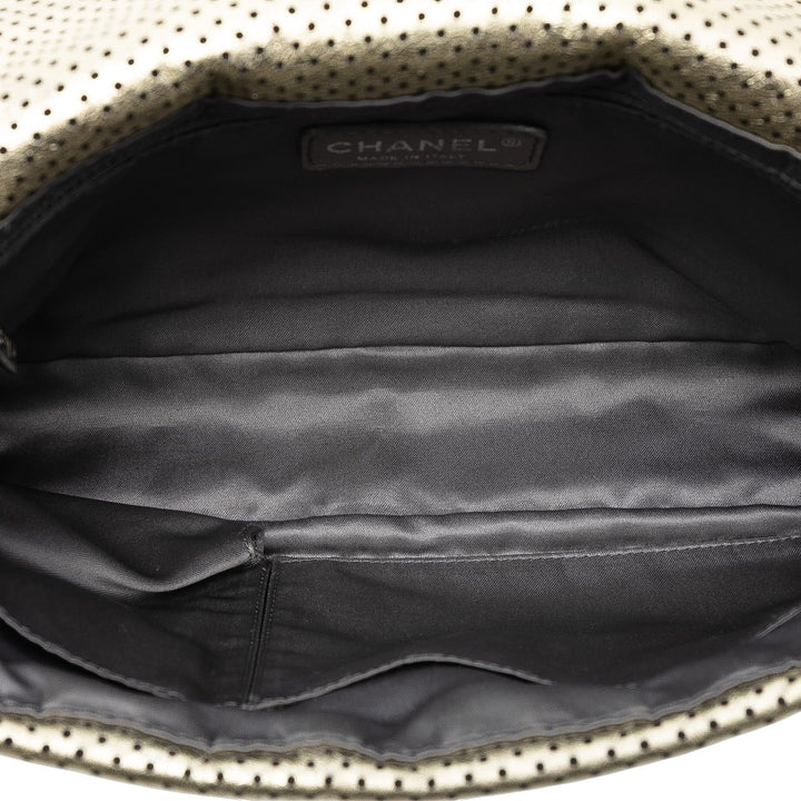 Chanel Medium Reissue perforé Cuir de veau Drill à rabat – GABY PARIS Authentique