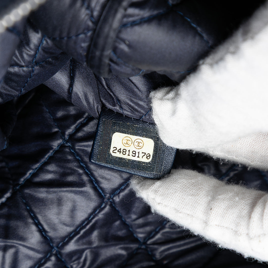 Matelassé Boy O Étui Pochette Grand Cuir caviar Bleu