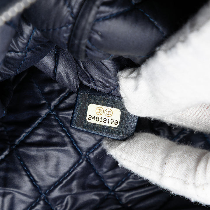 Matelassé Boy O Étui Pochette Grand Cuir caviar Bleu