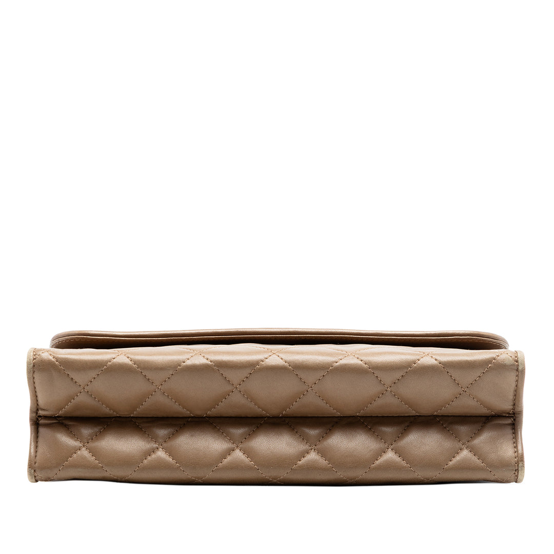 Chanel Matelassé Cuir d’agneau Pompon à rabat