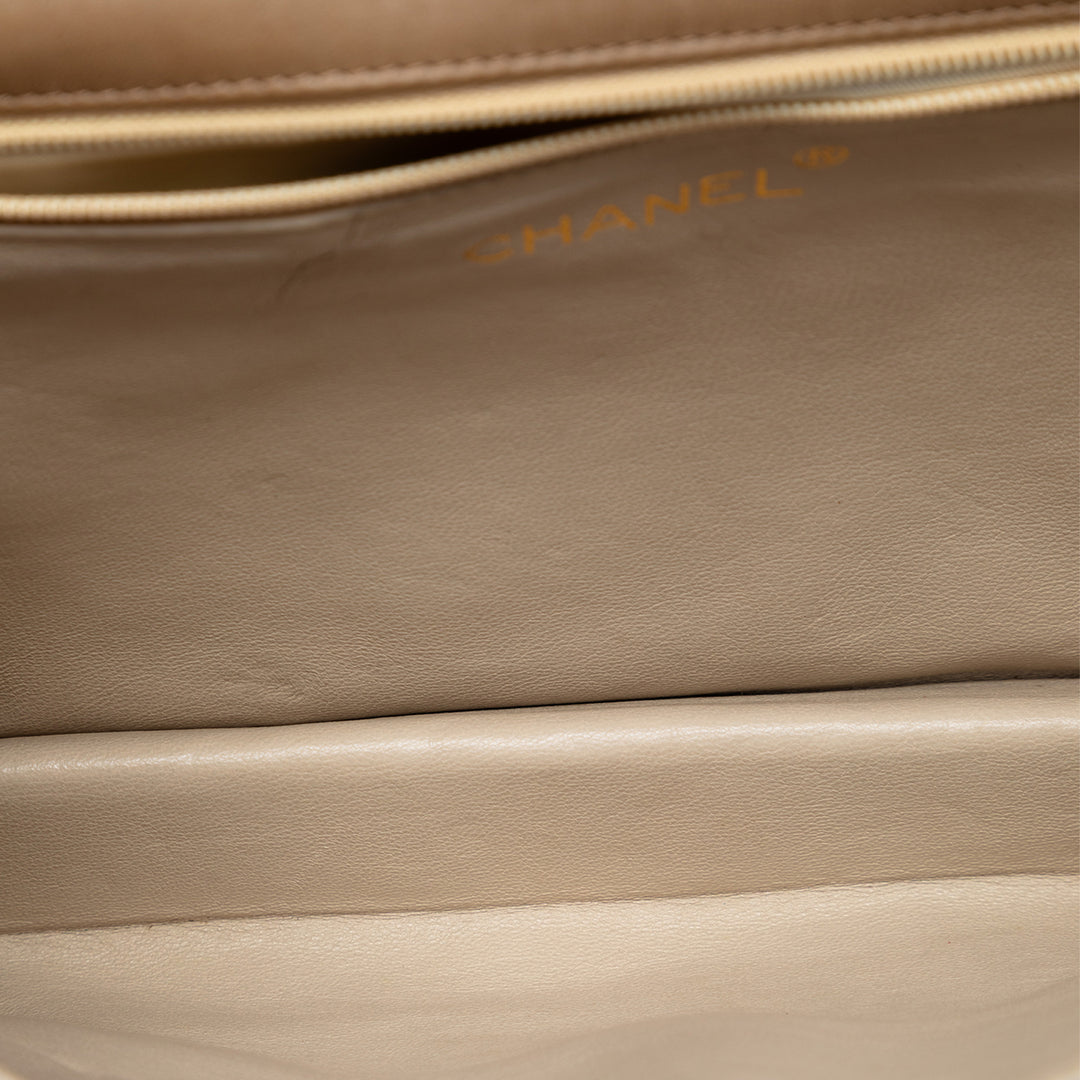Chanel Matelassé Cuir d’agneau Pompon à rabat