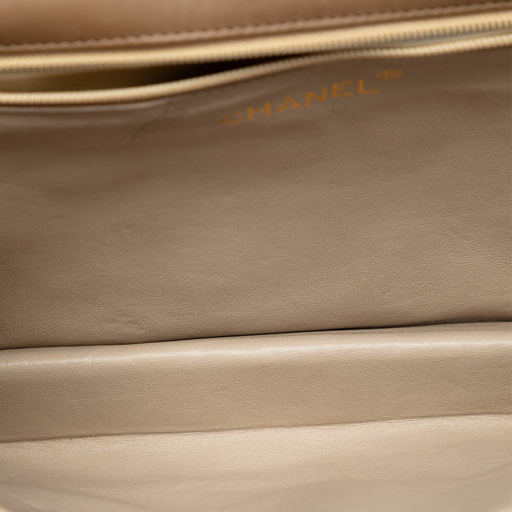 Chanel Matelassé Cuir d’agneau Pompon à rabat