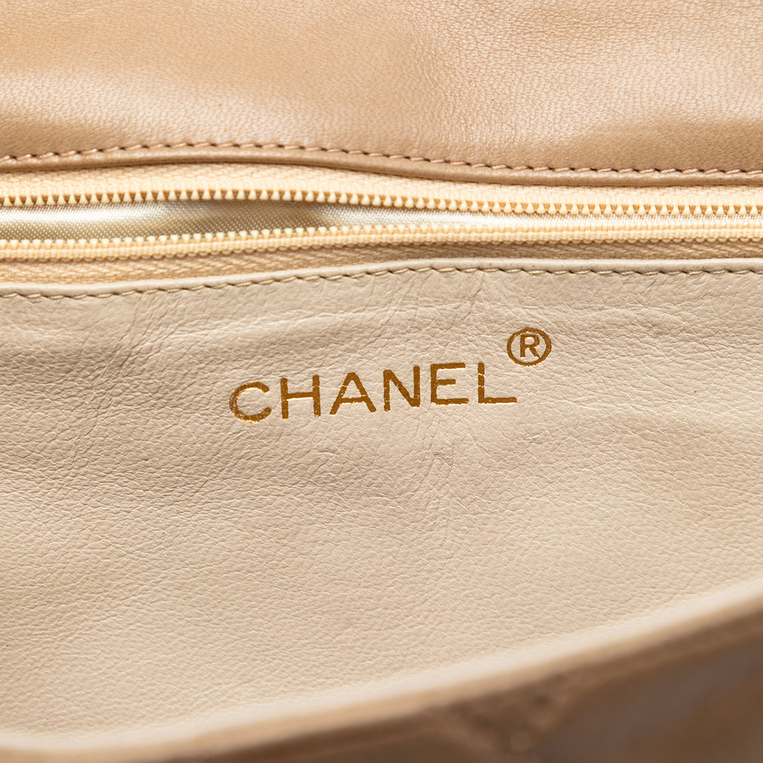 Chanel Matelassé Cuir d’agneau Pompon à rabat