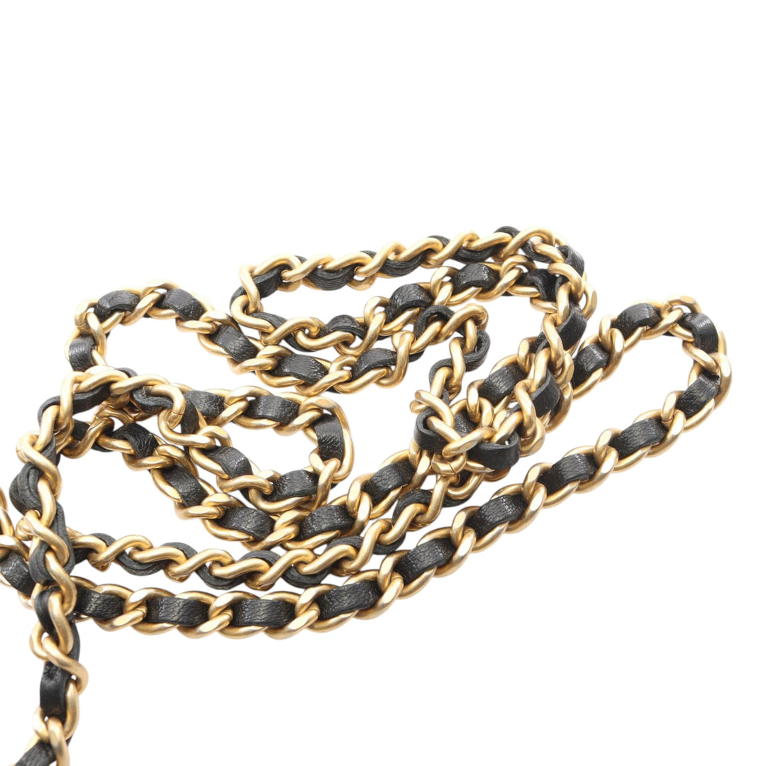 Chanel CC Matelassé clouté 18K Lucky Charms Wallet on Chain Cuir d'agneau Noir – vue 10 – GABY PARIS