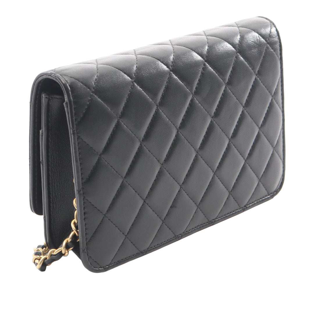 Chanel CC Matelassé clouté 18K Lucky Charms Wallet on Chain Cuir d'agneau Noir – vue 2 – GABY PARIS