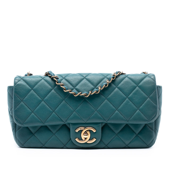 Chanel CC Matelassé Cuir d’agneau East West Simple rabat