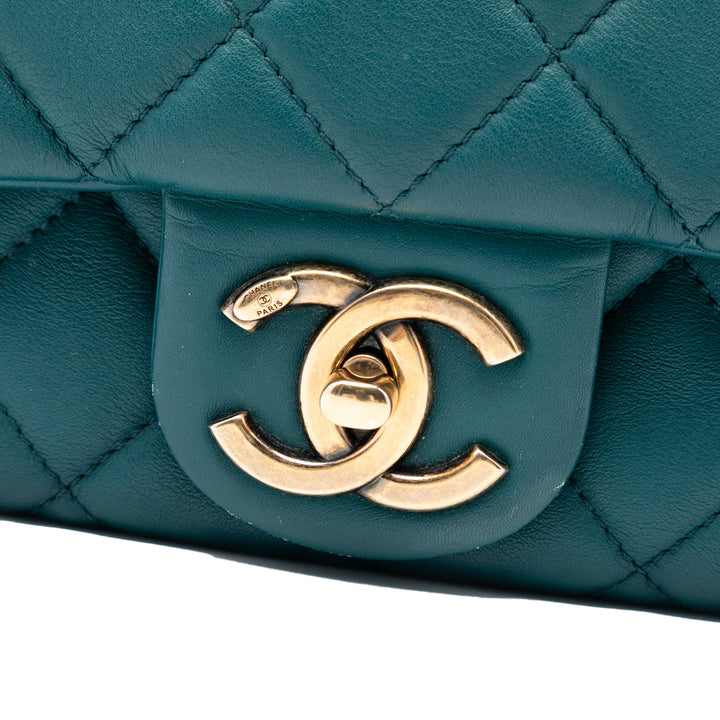 Chanel CC Matelassé Cuir d’agneau East West Simple rabat