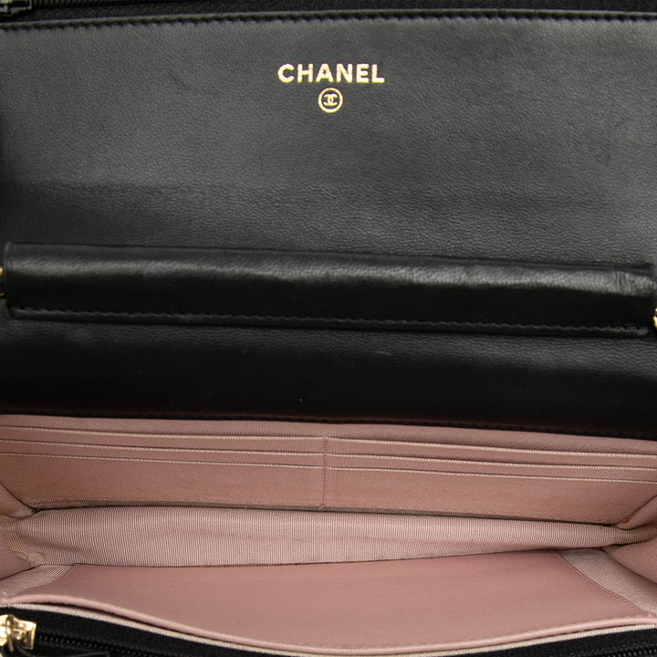 Chanel Matelassé Cuir d’agneau Crest Wallet on Chain