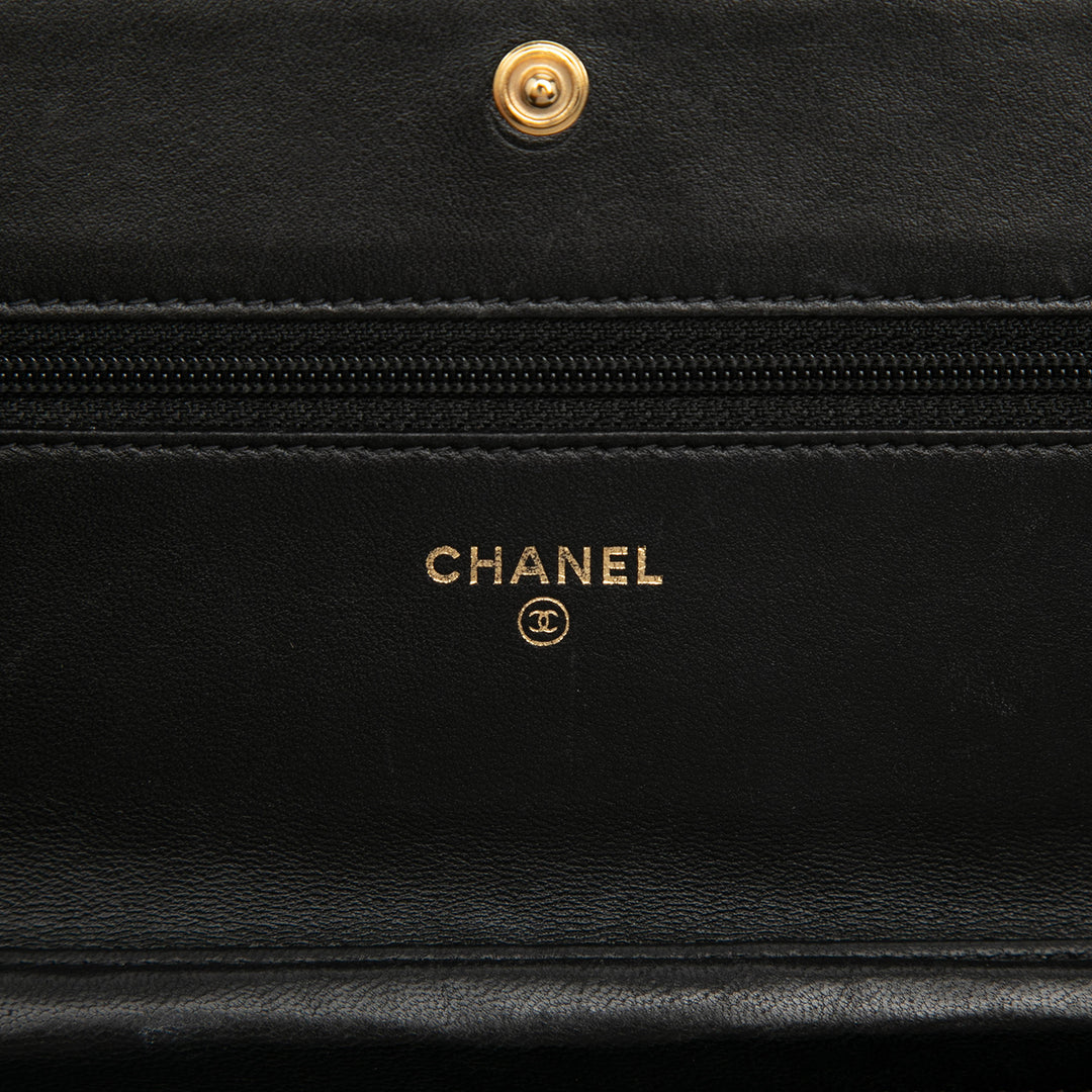 Chanel Matelassé Cuir d’agneau Crest Wallet on Chain