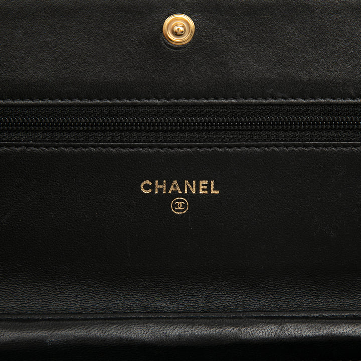 Chanel Matelassé Cuir d’agneau Crest Wallet on Chain