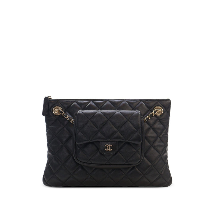 Chanel CC Matelassé Pochette with à rabat Porte-monnaie Mini Cuir d'agneau Noir – vue principale – GABY PARIS