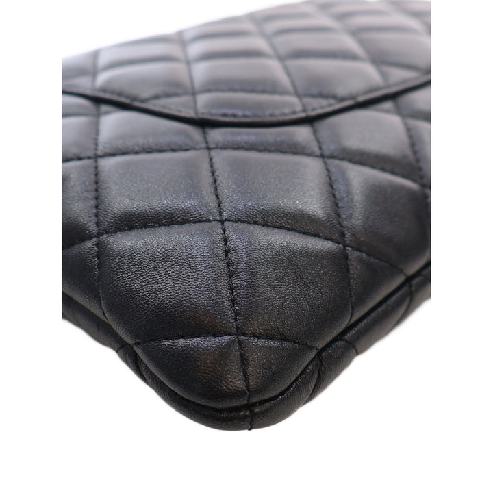 Chanel CC Matelassé Pochette with à rabat Porte-monnaie Mini Cuir d'agneau Noir – vue 10 – GABY PARIS