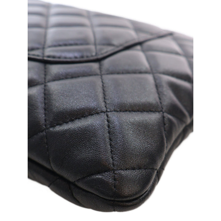 Chanel CC Matelassé Pochette with à rabat Porte-monnaie Mini Cuir d'agneau Noir – vue 11 – GABY PARIS