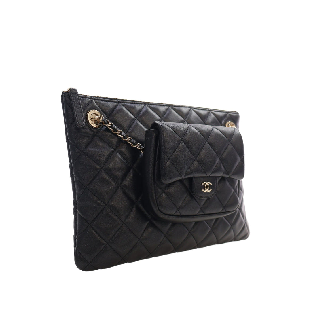 Chanel CC Matelassé Pochette with à rabat Porte-monnaie Mini Cuir d'agneau Noir – vue 12 – GABY PARIS