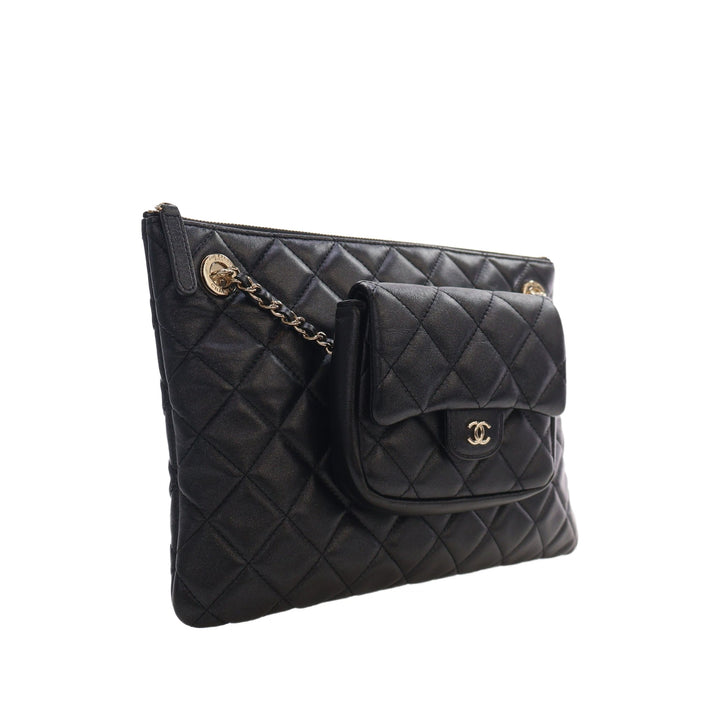 Chanel CC Matelassé Pochette with à rabat Porte-monnaie Mini Cuir d'agneau Noir – vue 12 – GABY PARIS