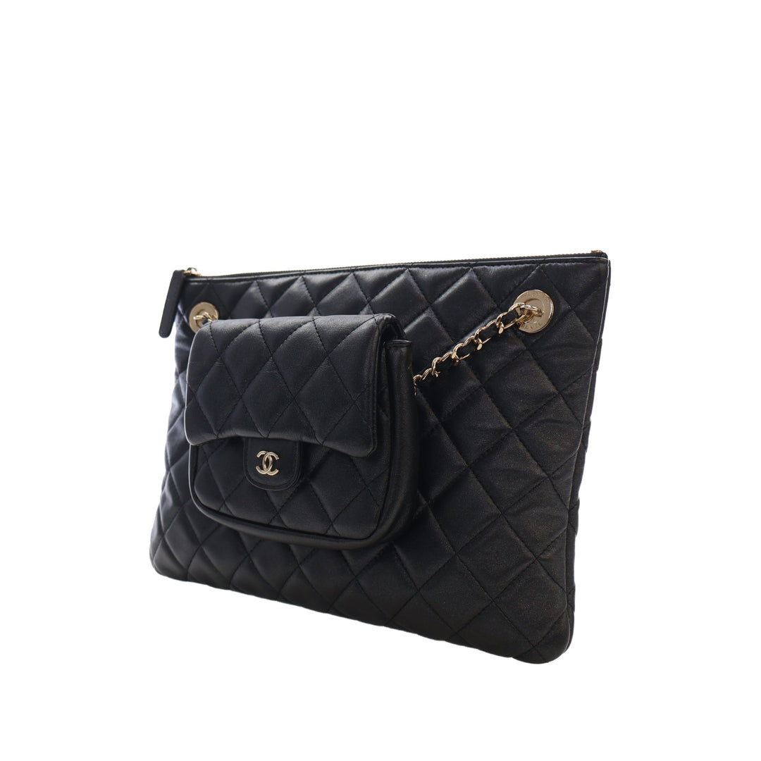 Chanel CC Matelassé Pochette with à rabat Porte-monnaie Mini Cuir d'agneau Noir – vue 13 – GABY PARIS