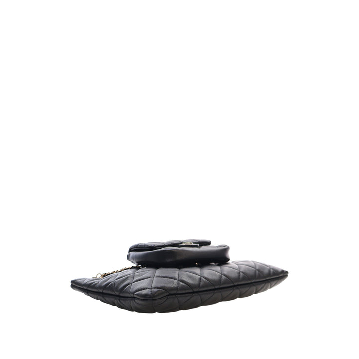 Chanel CC Matelassé Pochette with à rabat Porte-monnaie Mini Cuir d'agneau Noir – vue 14 – GABY PARIS