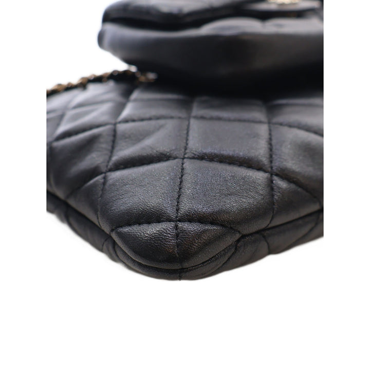 Chanel CC Matelassé Pochette with à rabat Porte-monnaie Mini Cuir d'agneau Noir – vue 8 – GABY PARIS