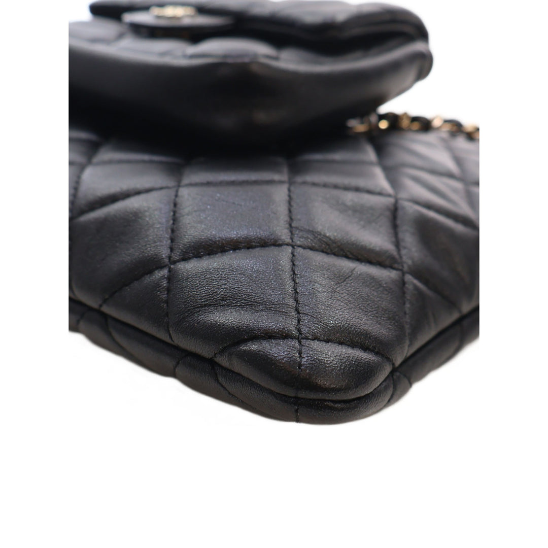 Chanel CC Matelassé Pochette with à rabat Porte-monnaie Mini Cuir d'agneau Noir – vue 9 – GABY PARIS