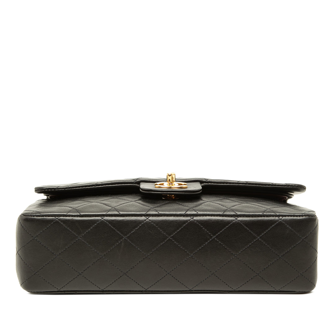 Chanel Sac porté épaule Classic Double rabat Moyen Cuir d'agneau Noir – vue 3 – GABY PARIS