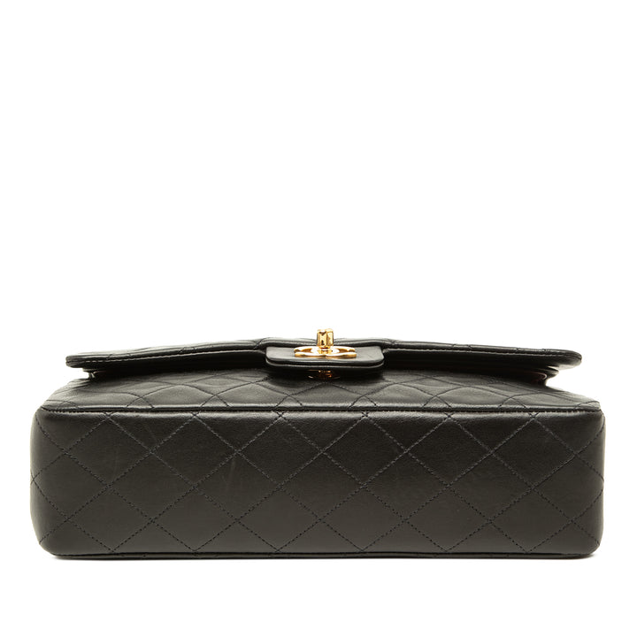 Chanel Sac porté épaule Classic Double rabat Moyen Cuir d'agneau Noir – vue 3 – GABY PARIS