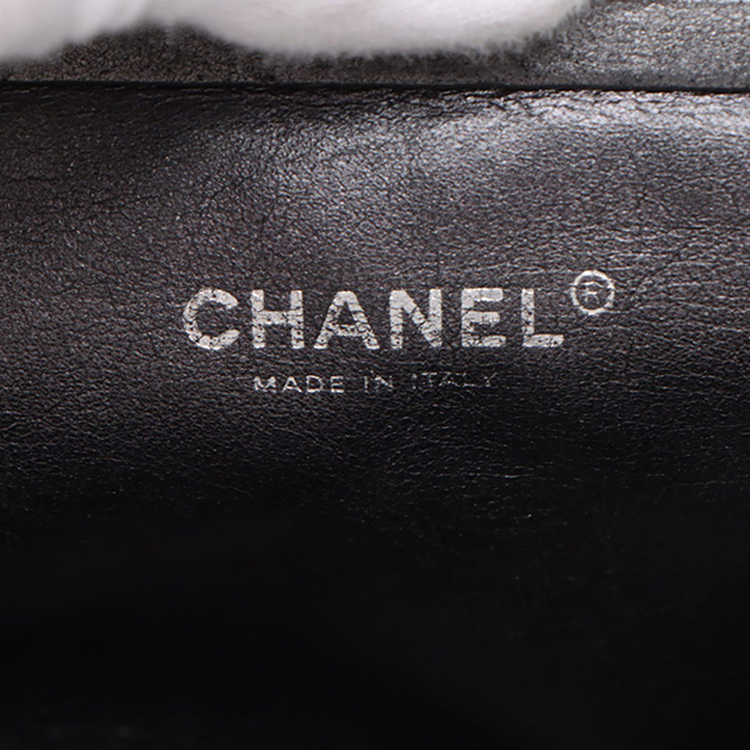 Chanel Cuir Kiss Lock Pochette