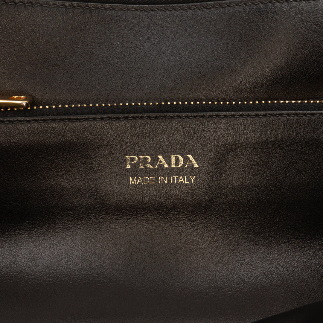 Prada Sac à main City Veau à finitions Paradigme Saffiano Noir – vue 5 – GABY PARIS