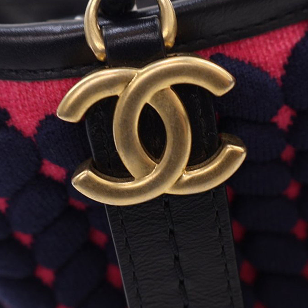 Chanel Small Knit and Cuir de veau Gabrielle Hobo Bleu