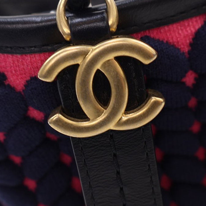 Chanel Small Knit and Cuir de veau Gabrielle Hobo Bleu
