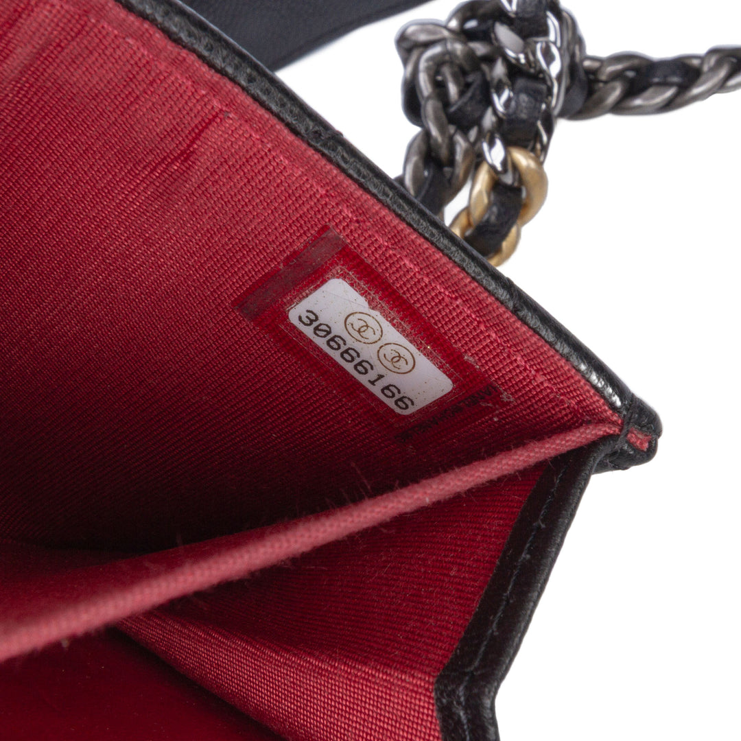 Chanel Matelassé Cuir d’agneau 19 à rabat Coin Purse avec chaîne