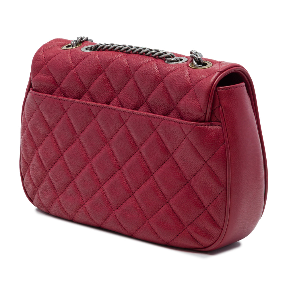 Chanel Matelassé Casual Poche à rabat Moyen Cuir caviar Rouge – vue 2 – GABY PARIS