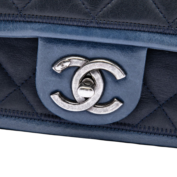 Chanel Sac porté épaule Bicolore Graphic à rabat Mini Cuir d'agneau Noir – vue 5 – GABY PARIS