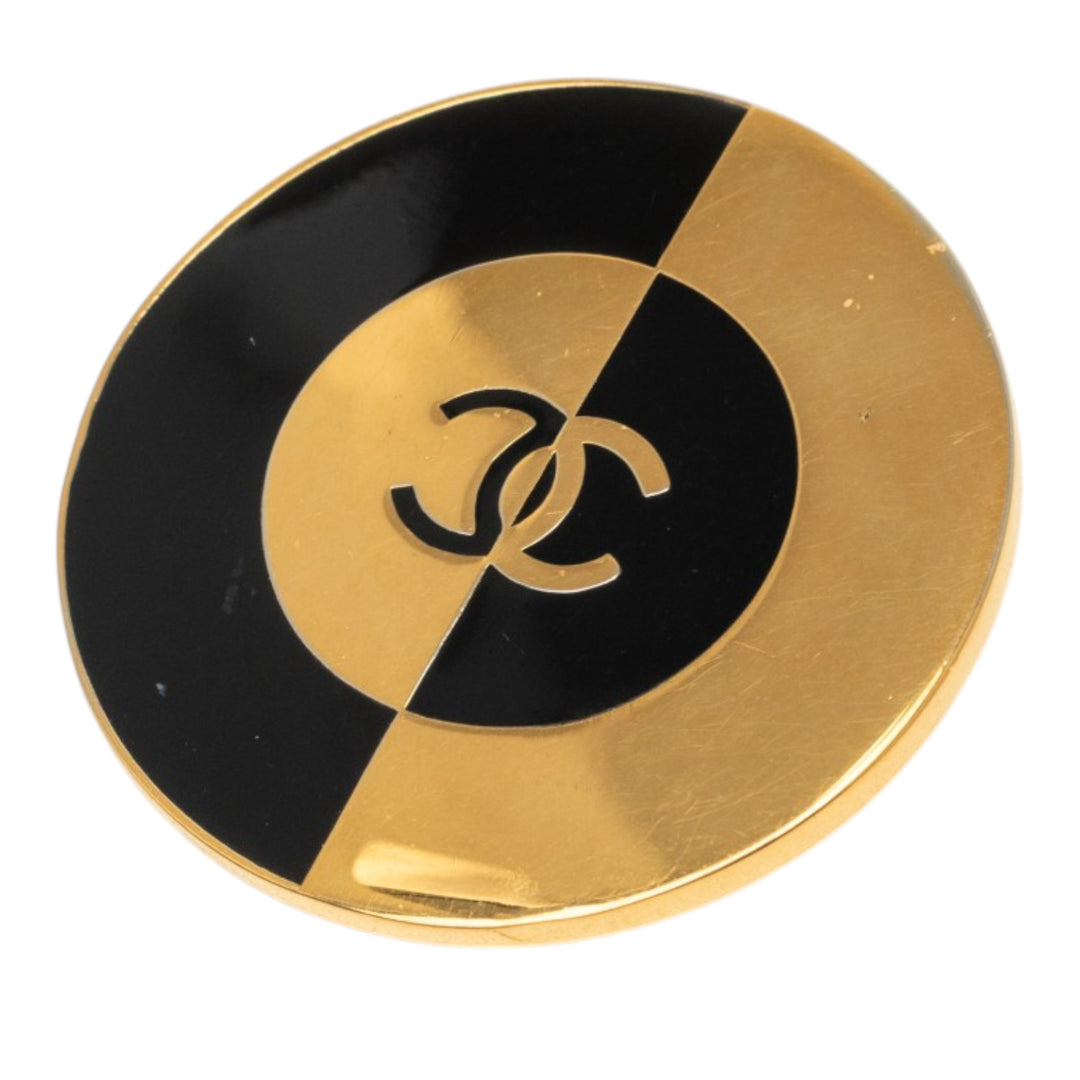 Chanel CC plaqué et Émail Rond Broche Métal