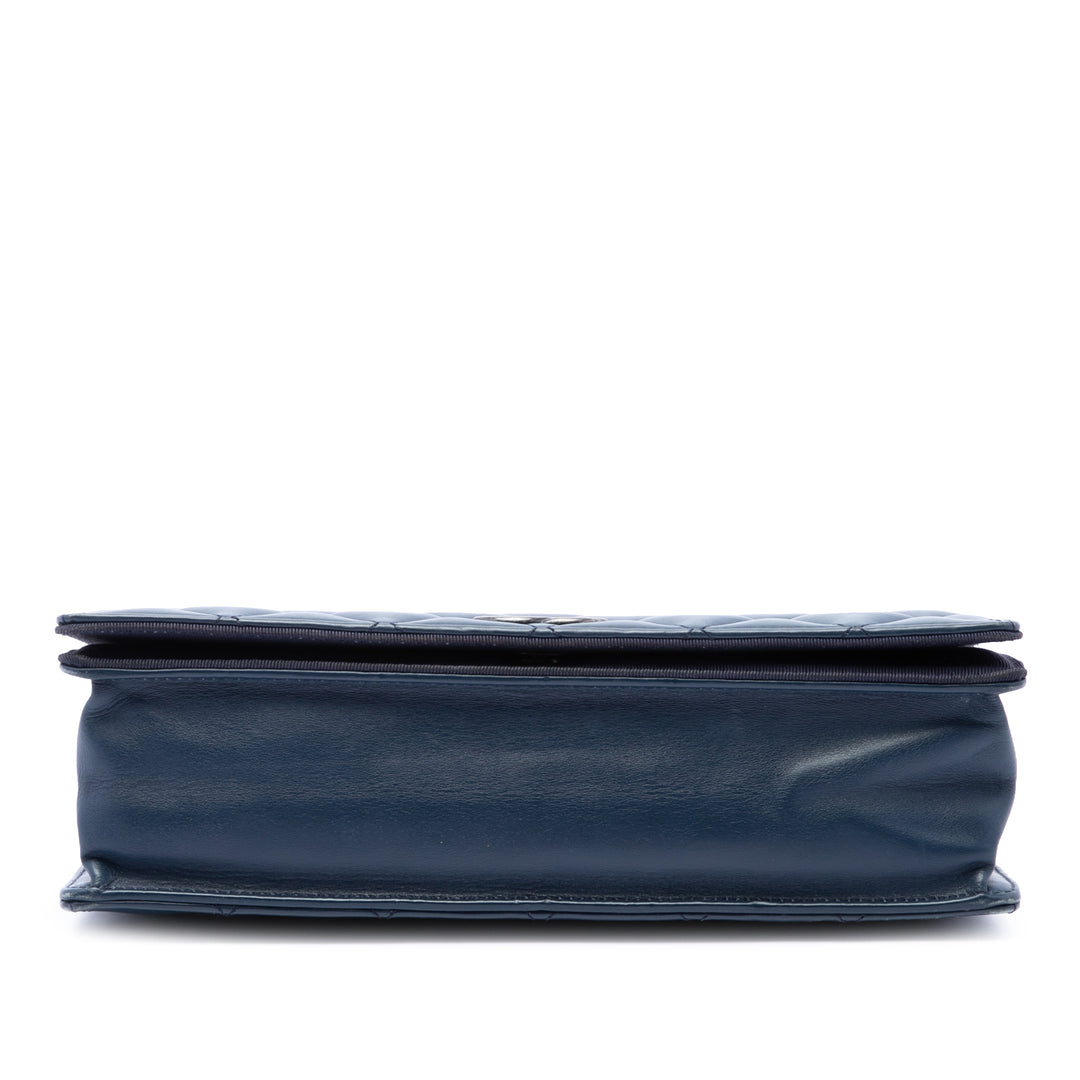 Chanel Matelassé Ballerine à rabat Moyen Cuir d'agneau Bleu – vue 3 – GABY PARIS