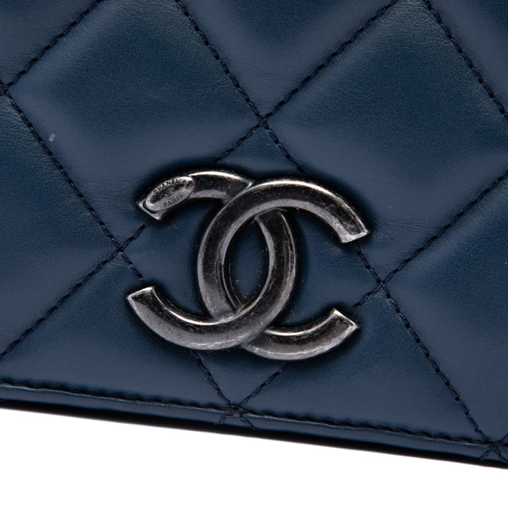 Chanel Matelassé Ballerine à rabat Moyen Cuir d'agneau Bleu – vue 5 – GABY PARIS