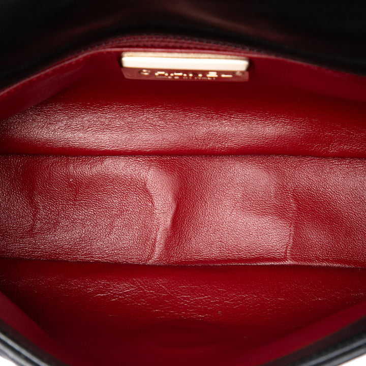 Chanel Matelassé Westminster Perle à rabat Moyen Cuir d'agneau Noir – vue 4 – GABY PARIS