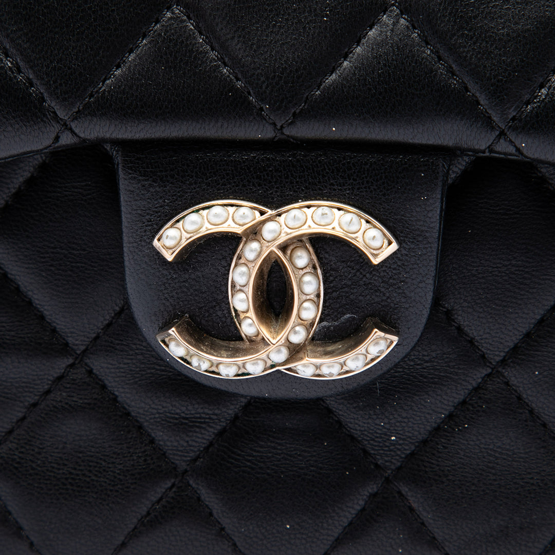 Chanel Matelassé Westminster Perle à rabat Moyen Cuir d'agneau Noir – vue 5 – GABY PARIS
