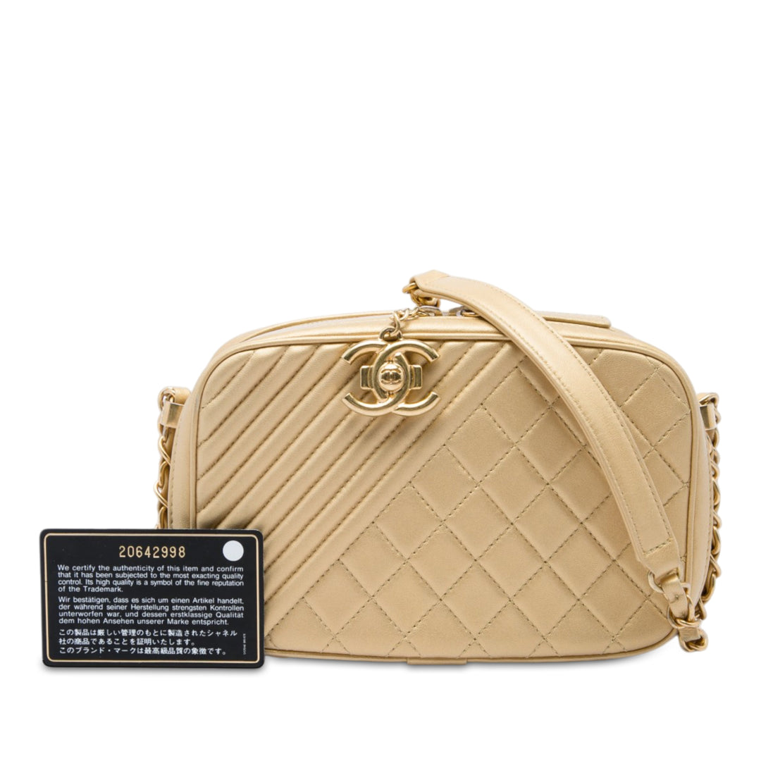 Chanel Matelassé Coco Boy Sac caméra Petit Cuir d'agneau Doré – vue 7 – GABY PARIS