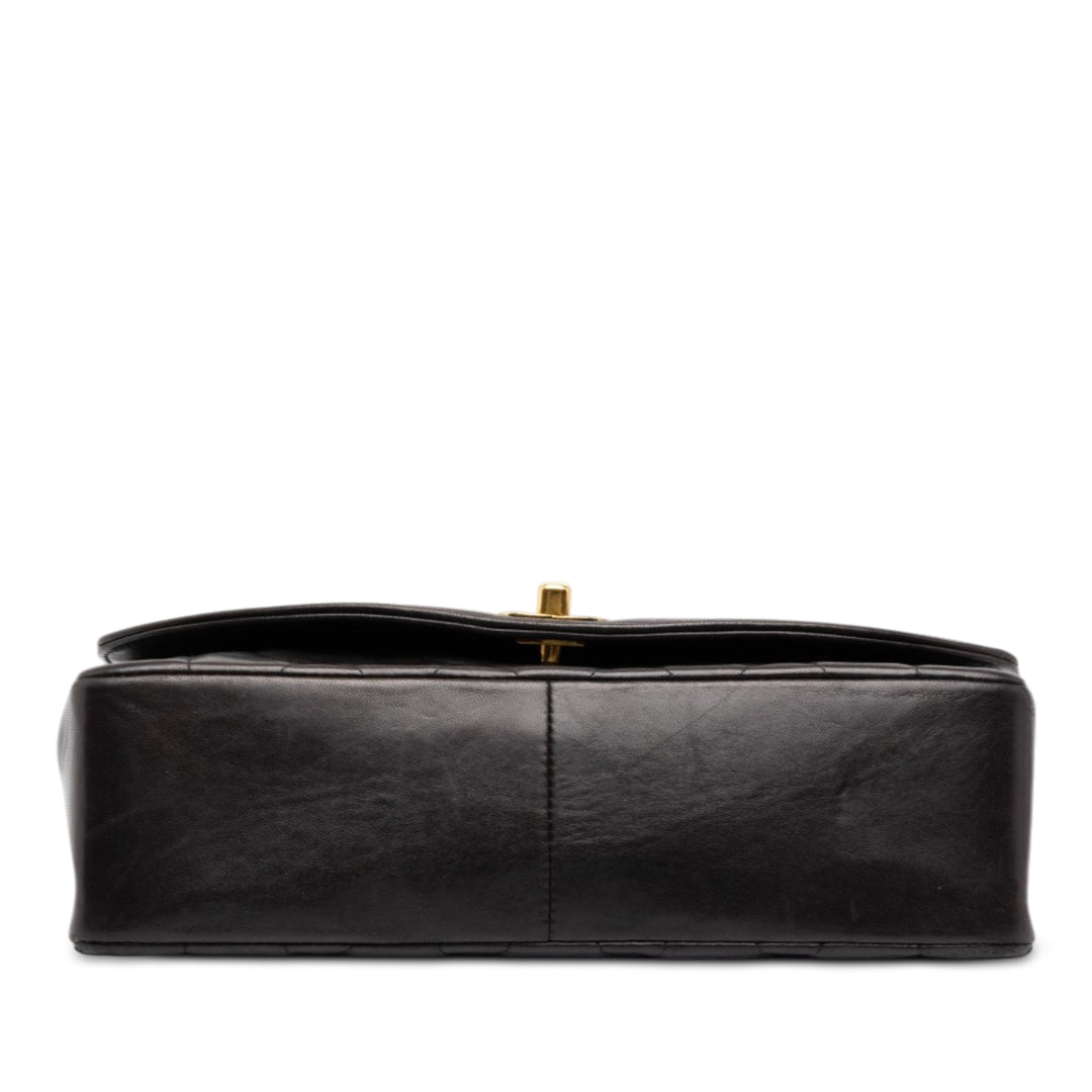 Chanel Matelassé Diana Rabat simple Petit Cuir d'agneau Noir – vue 3 – GABY PARIS