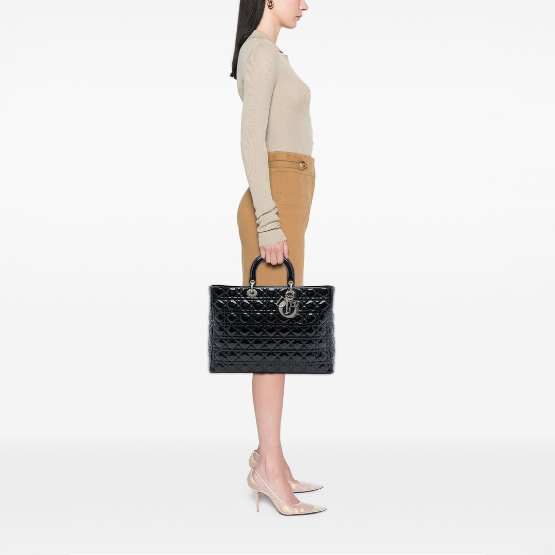 Dior Extra Large Cuir verni Cannage Lady Dior