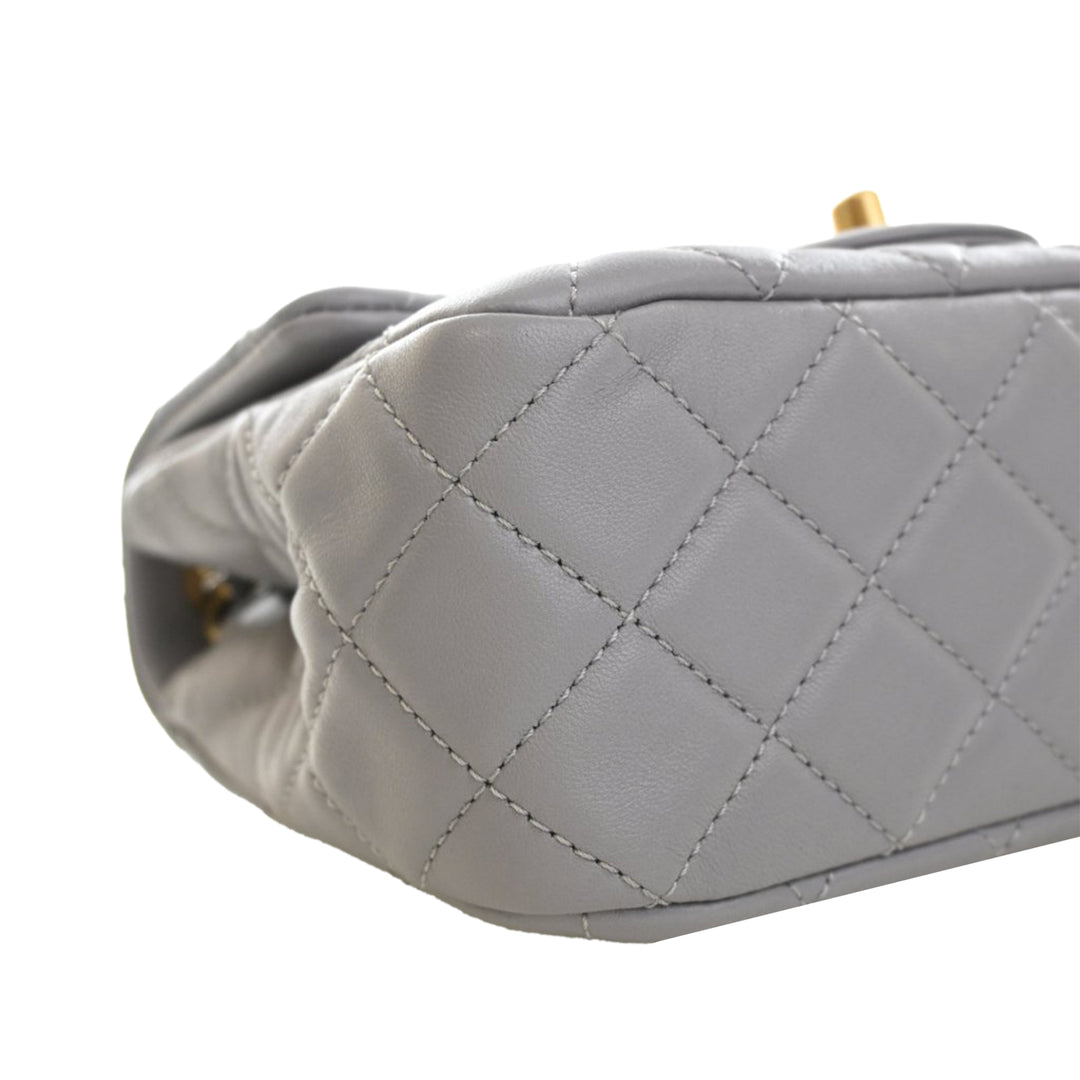 Chanel Mini Square Classic Cuir d’agneau Perle Crush Simple rabat