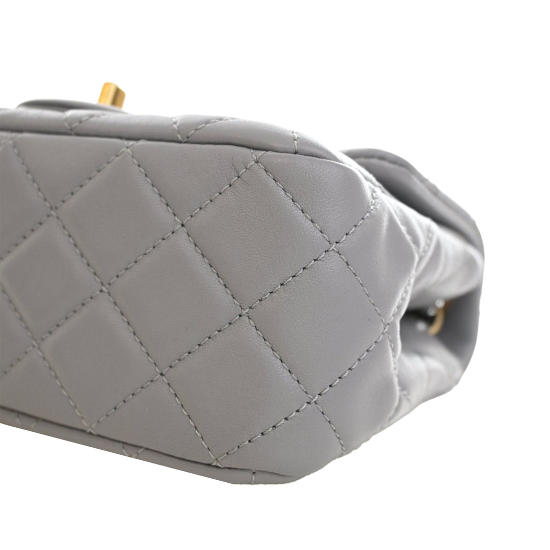 Chanel Mini Square Classic Cuir d’agneau Perle Crush Simple rabat