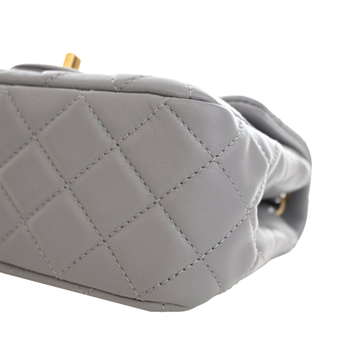 Chanel Mini Square Classic Cuir d’agneau Perle Crush Simple rabat