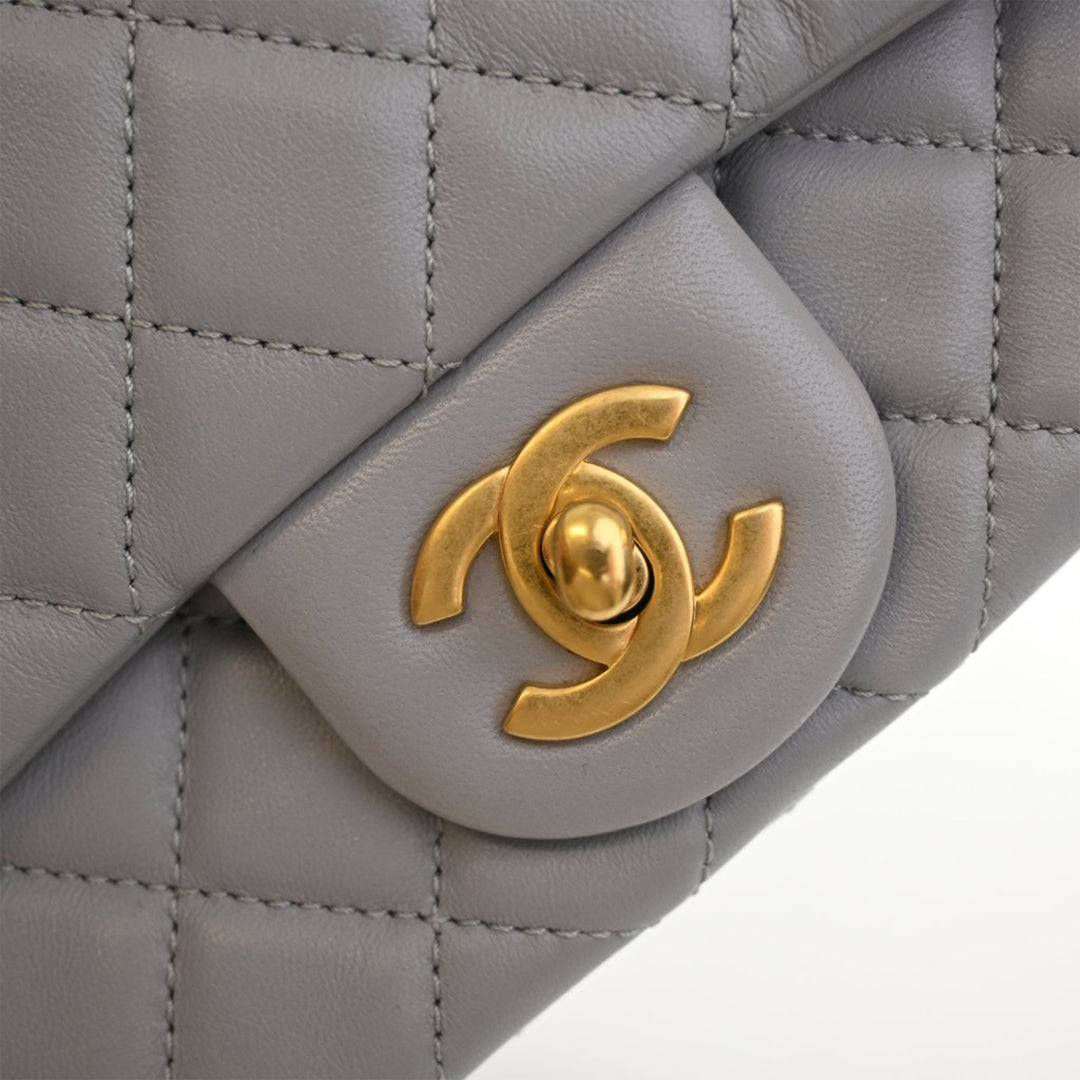 Chanel Mini Square Classic Cuir d’agneau Perle Crush Simple rabat