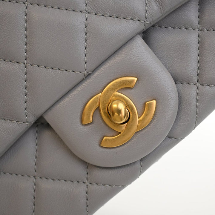 Chanel Mini Square Classic Cuir d’agneau Perle Crush Simple rabat