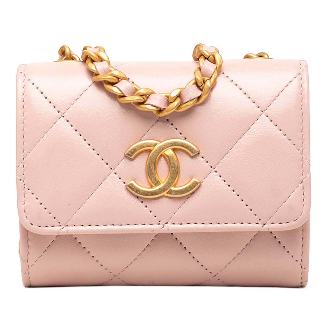 Chanel CC Matelassé Cuir d’agneau Medallion Pochette avec chaîne