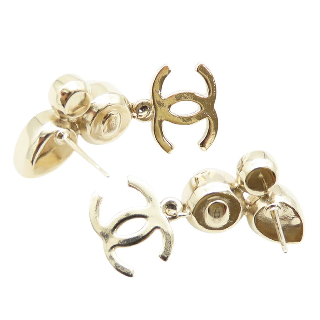 Chanel Boucles d'oreilles CC Perles fantaisie et Strass pendantes plaqué or – vue 2 – GABY PARIS
