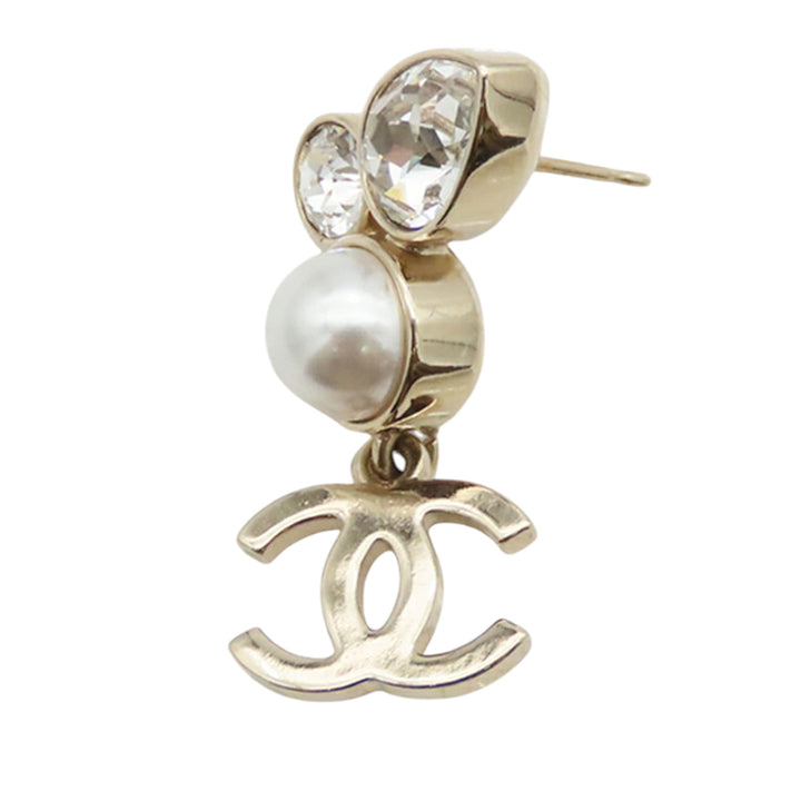 Chanel Boucles d'oreilles CC Perles fantaisie et Strass pendantes plaqué or – vue 4 – GABY PARIS